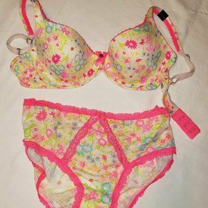 Victoria's Secret Bra/Panty Bundle 34B N